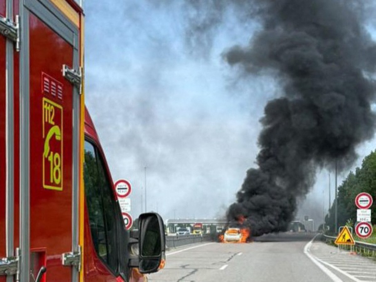 Spectaculaire incendie sur l'autoroute A16 dans l'Oise, de gros bouchons