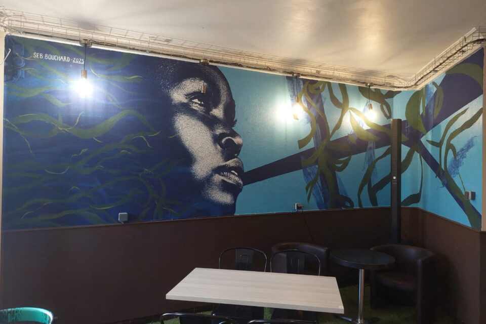 Des artistes locaux ont participé à la décoration des lieux. 