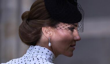 L’apparition parfaitement maîtrisée de Kate Middleton, icône de style dans sa robe à petits pois rétro