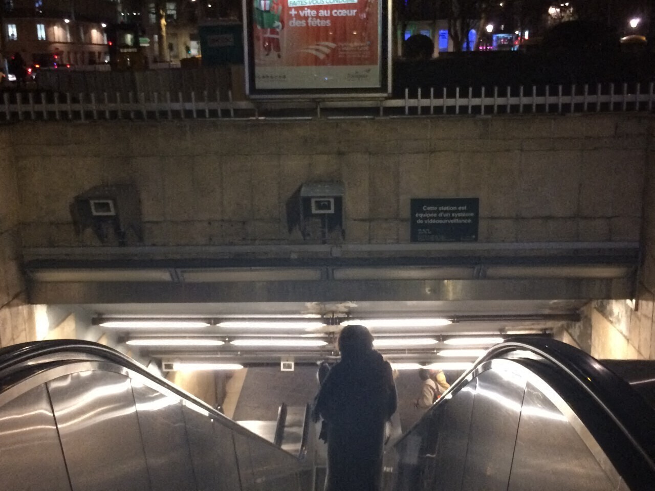 Elle a le malheur de le regarder, il l'insulte et lui montre son sexe dans le métro de Lille