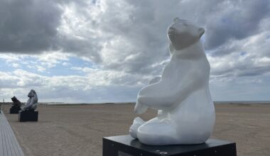 C'est quoi ces sculptures géantes aux abords de la plage de Ouistreham ?