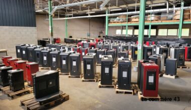 Des centaines de poêles bois et granulés en vente à la grande braderie de Top Chaleur au Chambon-Feugerolles