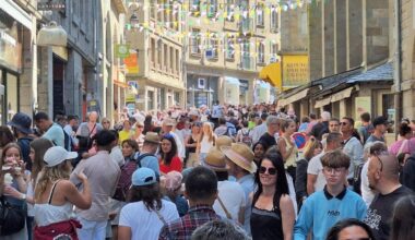 la foule à Saint-Malo pour le pont de l'Ascension