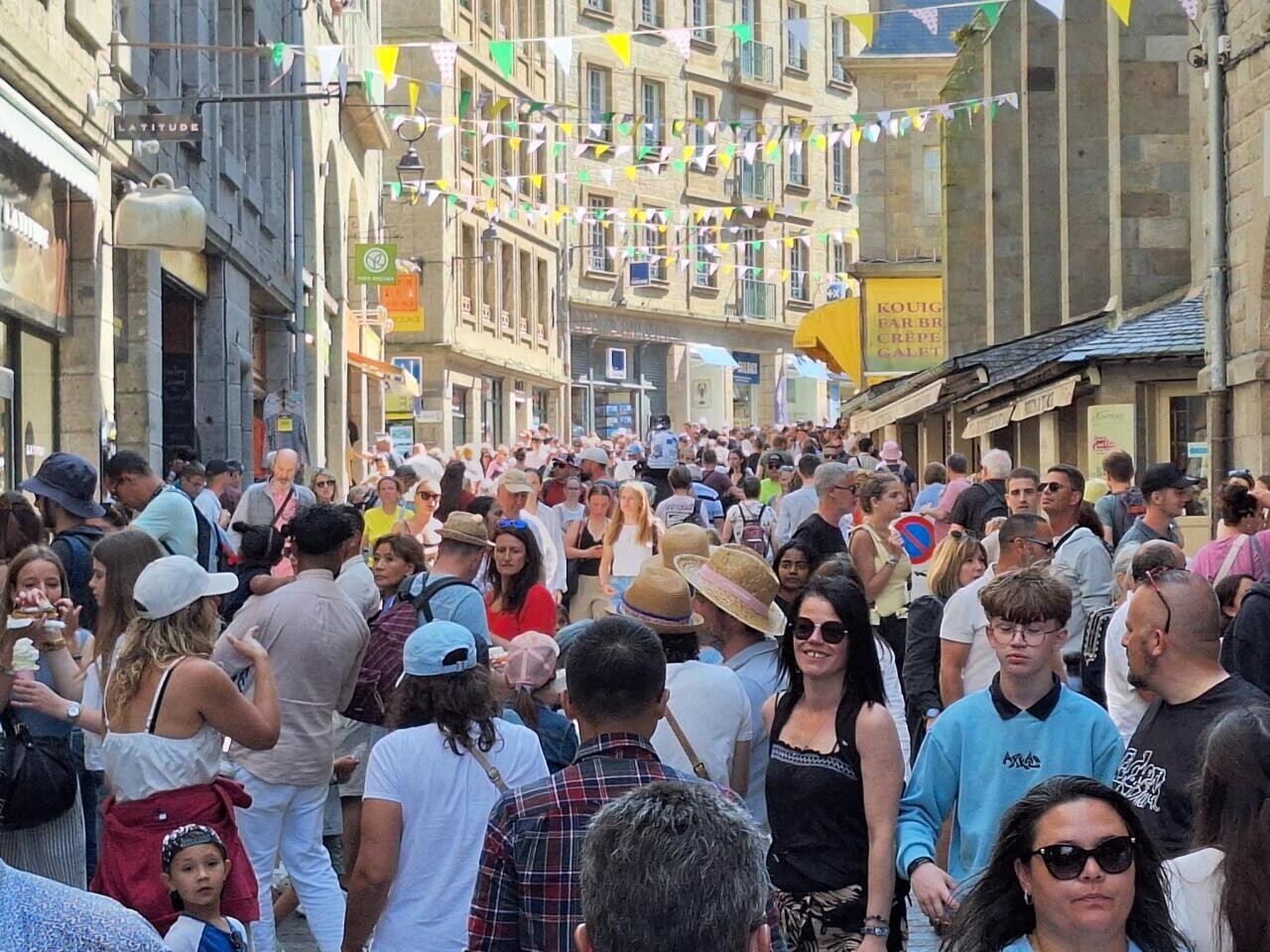 la foule à Saint-Malo pour le pont de l'Ascension