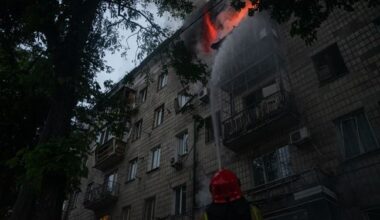Ça bombarde sévère à quelques heures du cessez-le-feu et des célébrations à Moscou