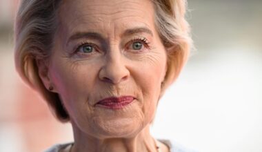 La commission européenne dégrade sa prévision de croissance pour la France à 0,6% en 2025