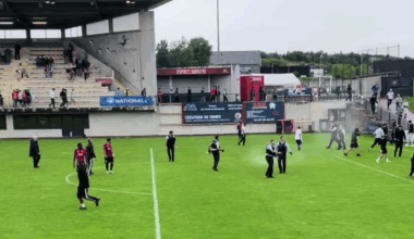 le match de foot dégénère complètement, ce que l'on sait