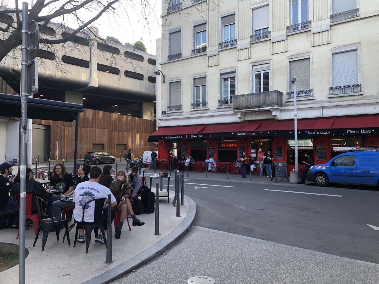 Lyon. Il distribuait gratuitement des cadeaux totalement illégaux sur les terrasses