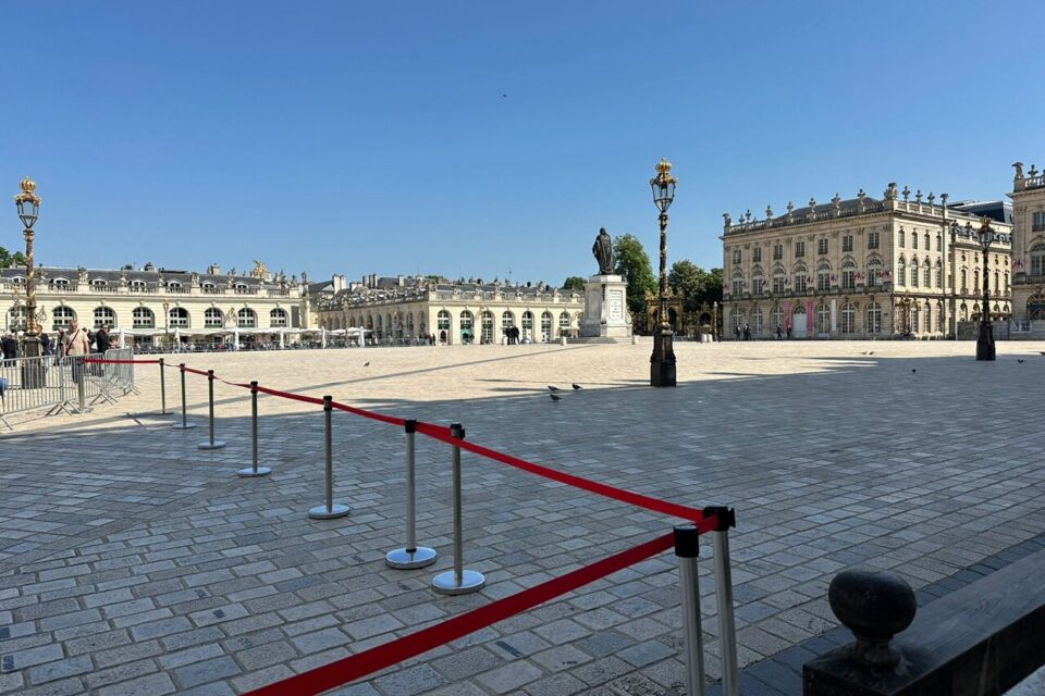 Si les établissements restent ouverts place Stanislas, une partie de la place n'est pas accessible.