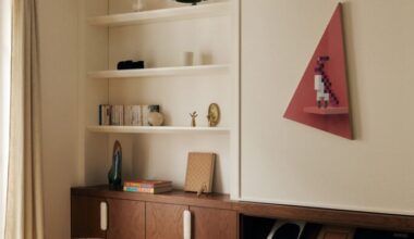 Un appartement haussmannien revisité dans un esprit brutaliste à Paris