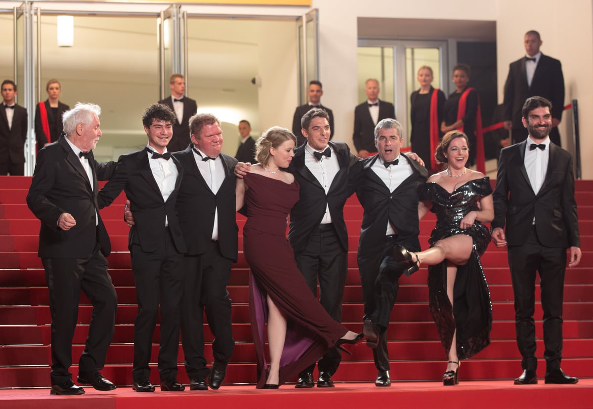 CANNES J-2 : Laure Calamy les fesses à l'air : sa première montée des marches très osée (Photos)