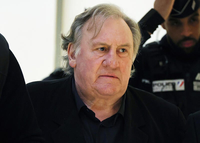 “Je l’ai supplié” : l’ex de Gérard Depardieu à bout de nerfs, elle se retrouve à la rue avec leur fils