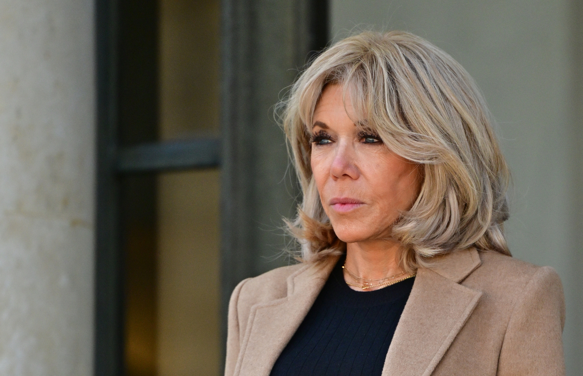 “Madame Macron ne sait pas garder ses secrets” : Jean-Michel Aphatie tire à balle réelle sur la Première dame