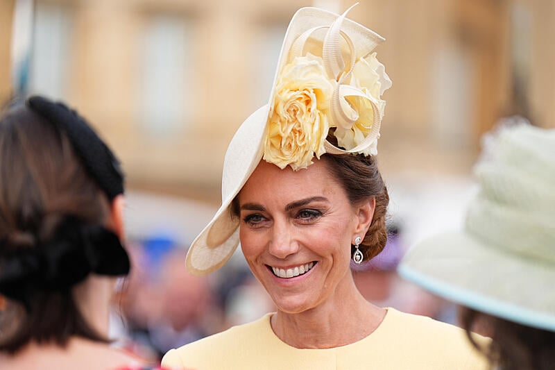 Kate Middleton comme on ne l’a jamais vue : rare câlin en public après un drame