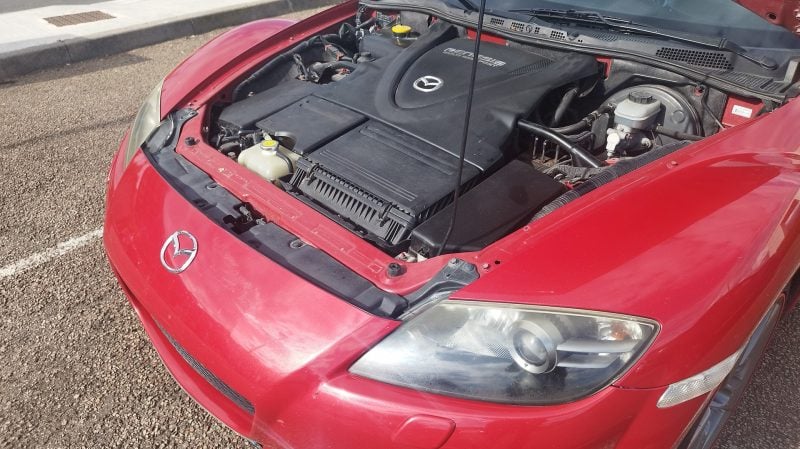 Bien encapsulé sous un cache, le moteur rotatif de la Mazda RX-8 effraie toujours la majorité des acheteurs potentiels.