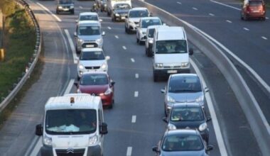 la vitesse abaissée à 70 km/h et des bretelles fermées
