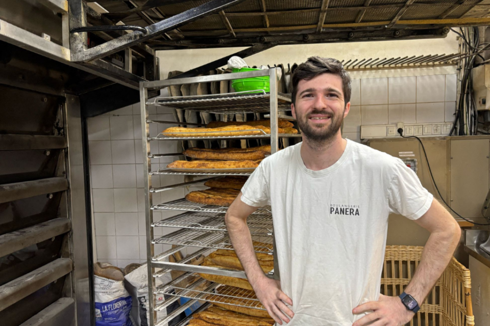 Jonathan peaufine les recettes des sandwichs qu'il proposera lundi 6 mai.