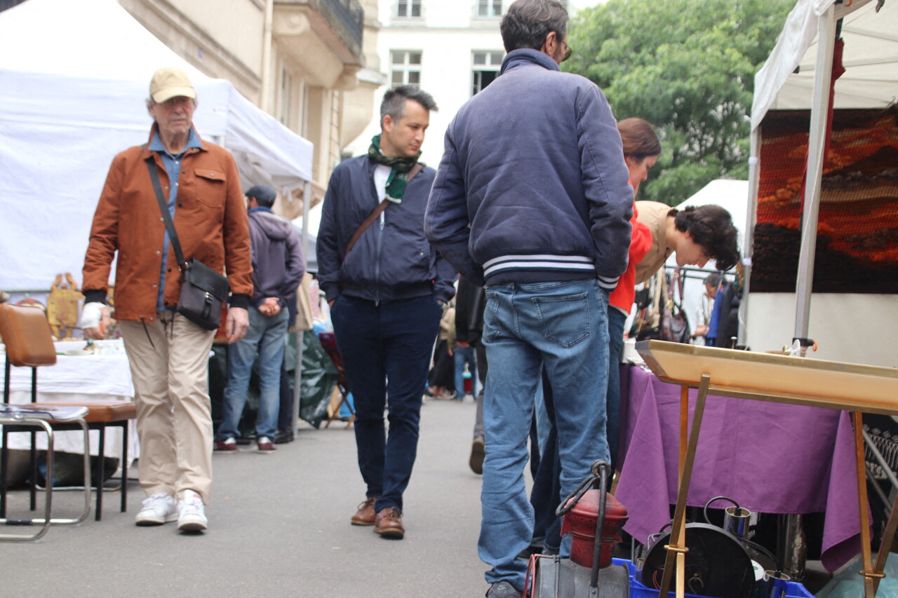 plongée dans l'une des plus grandes brocantes de la capitale