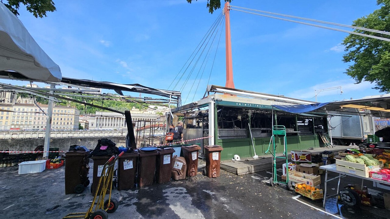 INFO ACTU LYON. Un célèbre bar ravagé par un incendie sur les quais, les images