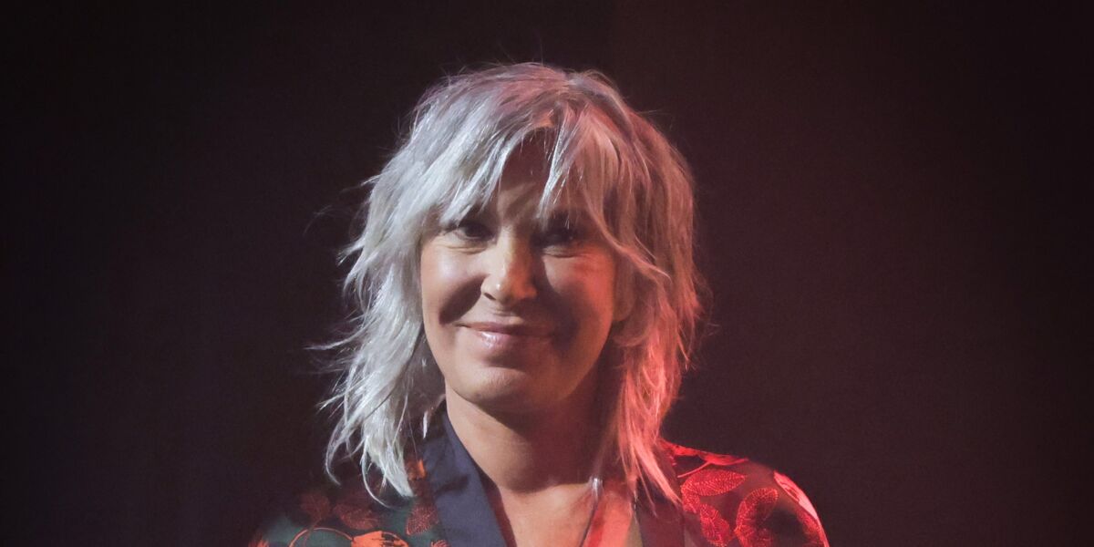 Zazie assume ses cheveux blancs, elle revient sur les commentaires qu'elle a reçues