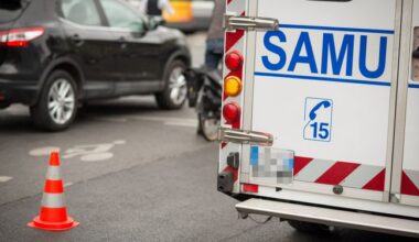 Un sexagénaire entre la vie et la mort après une collision avec un taxi qui a foncé dans une vitrine