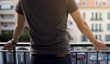 ivre, un homme chute du 3e étage d’un logement Airbnb