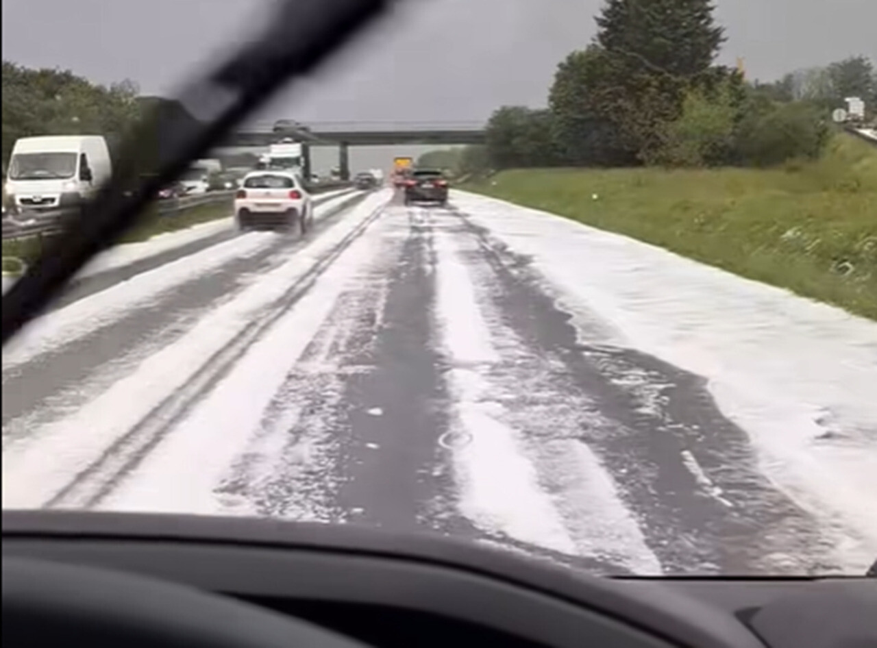 un rond-point inondé près de Brest et des grêlons sur la RN 12