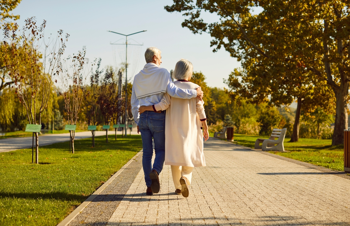 Les promenades à pets après le repas pourraient être le secret d'une bonne santé, selon un médecin
