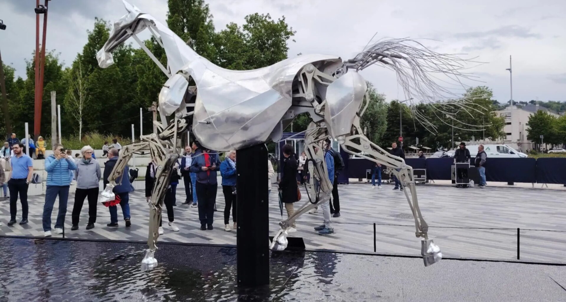 A Rouen, le public découvre "Zeus", star des JO