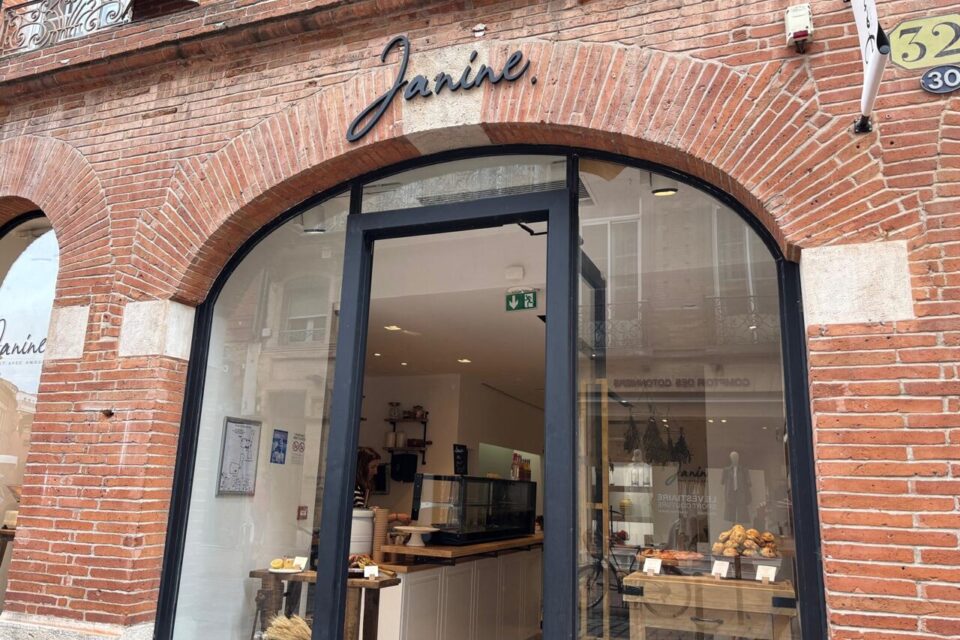 La devanture du Janine Café 