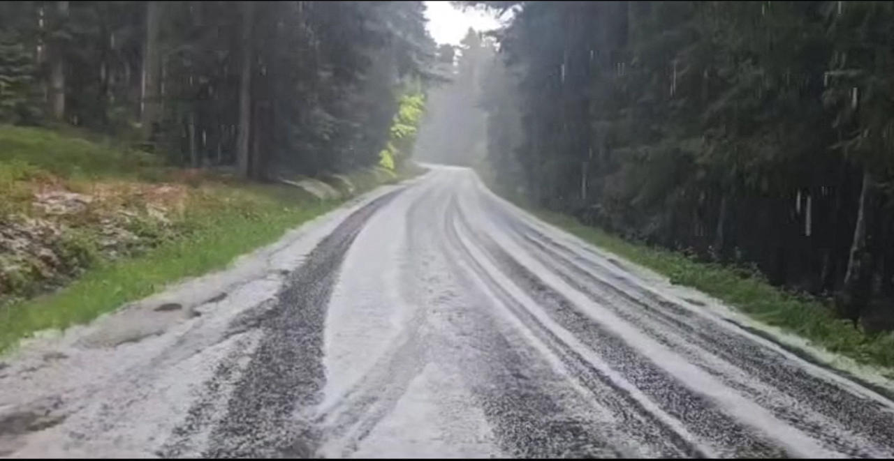 de violents orages de grêle tombent sur ces secteurs de la Loire