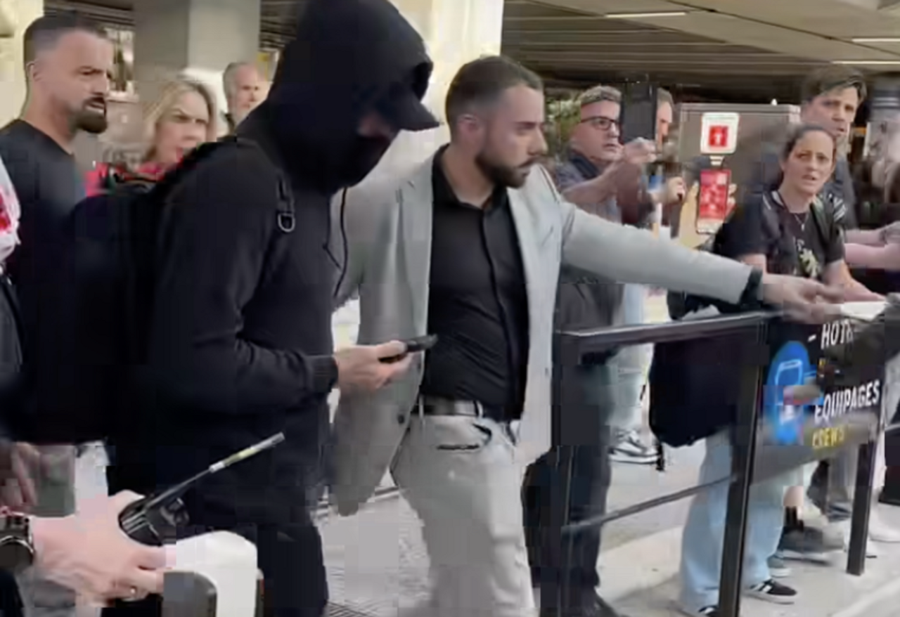 Présentée comme Leonardo DiCaprio, une star snobe ses fans à Nice