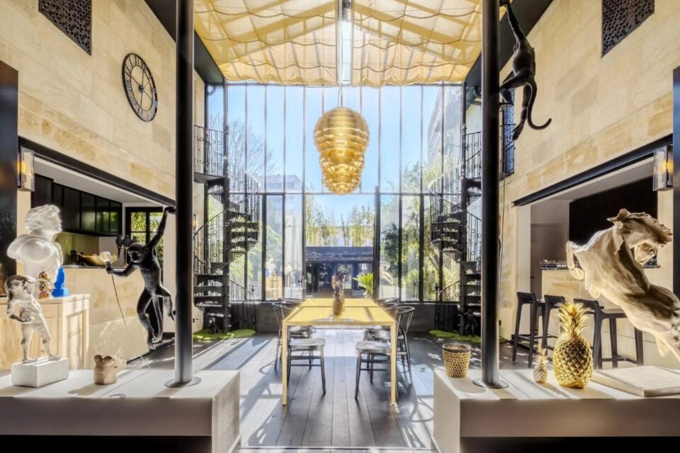 La maison est située à Barrière du Médoc, dans Bordeaux.