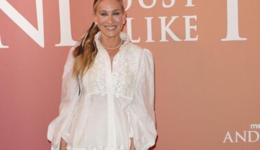 À Paris, Sarah Jessica Parker réhabilite les chaussures fétiches de Carrie Bradshaw