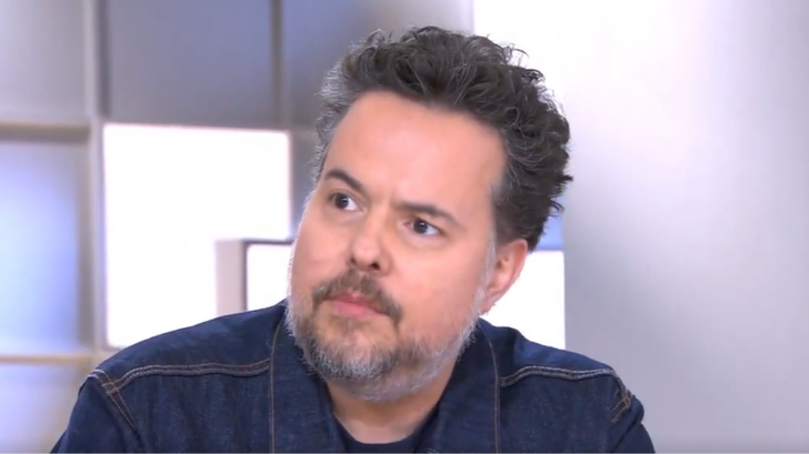 Nicolas Demorand se dit « effaré » par les milliers de réactions sur son livre « Intérieur nuit », sur le plateau de « C à vous », ce jeudi 1er mai.