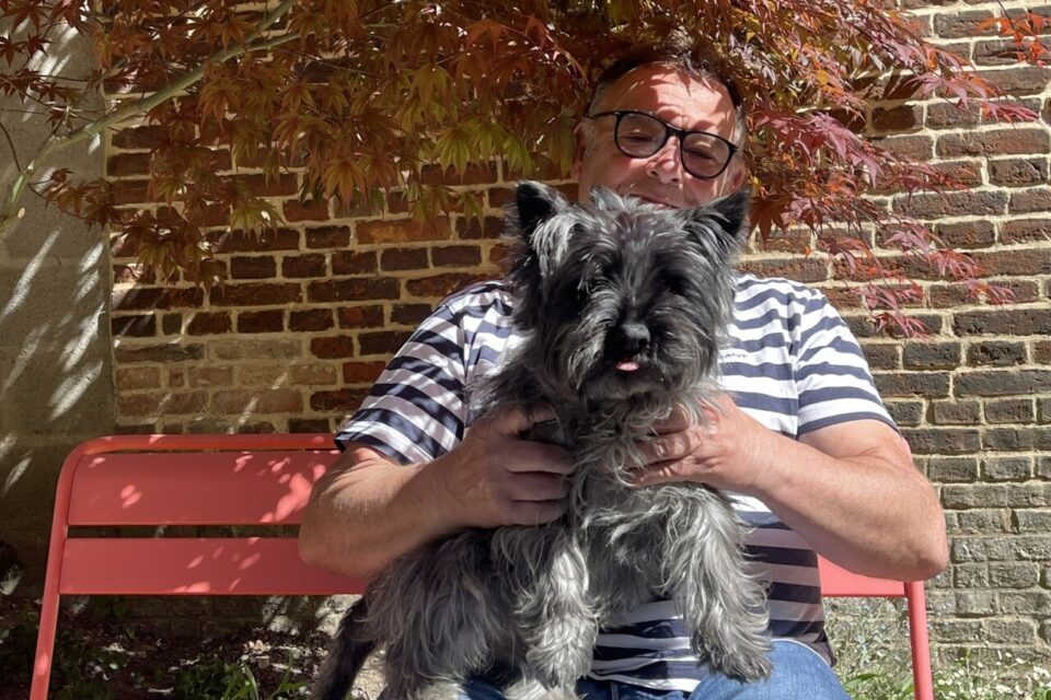 Le chien photographe Sidney et Christophe sillonnent les chemins brayons et partagent les photos des paysages sur Facebook.