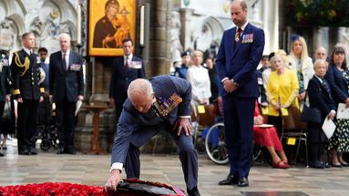 Le roi du Royaume-Uni Charles III et le prince héritier William, le 8 mai 2025, à l'abbaye de Westminster, à Londres.  - Jordan Pettitt / POOL / AFP