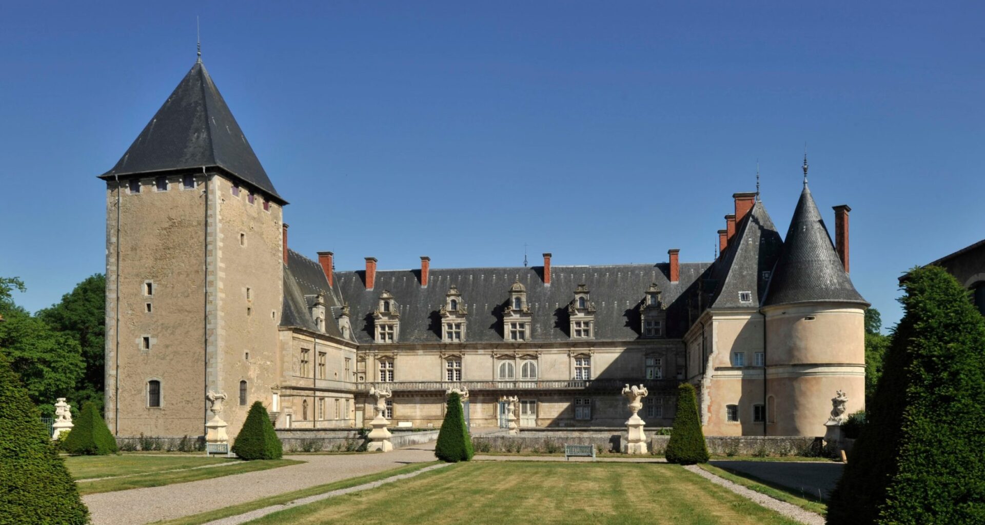 Terra Loreina, le nouveau spectacle du Vosgien Damien Fontaine, embrasera le château de Fléville du 25 juin au 20 juillet