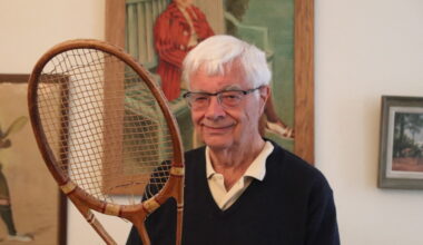 à 78 ans, Jean-Loup collectionne des pièces de tennis uniques à Paris