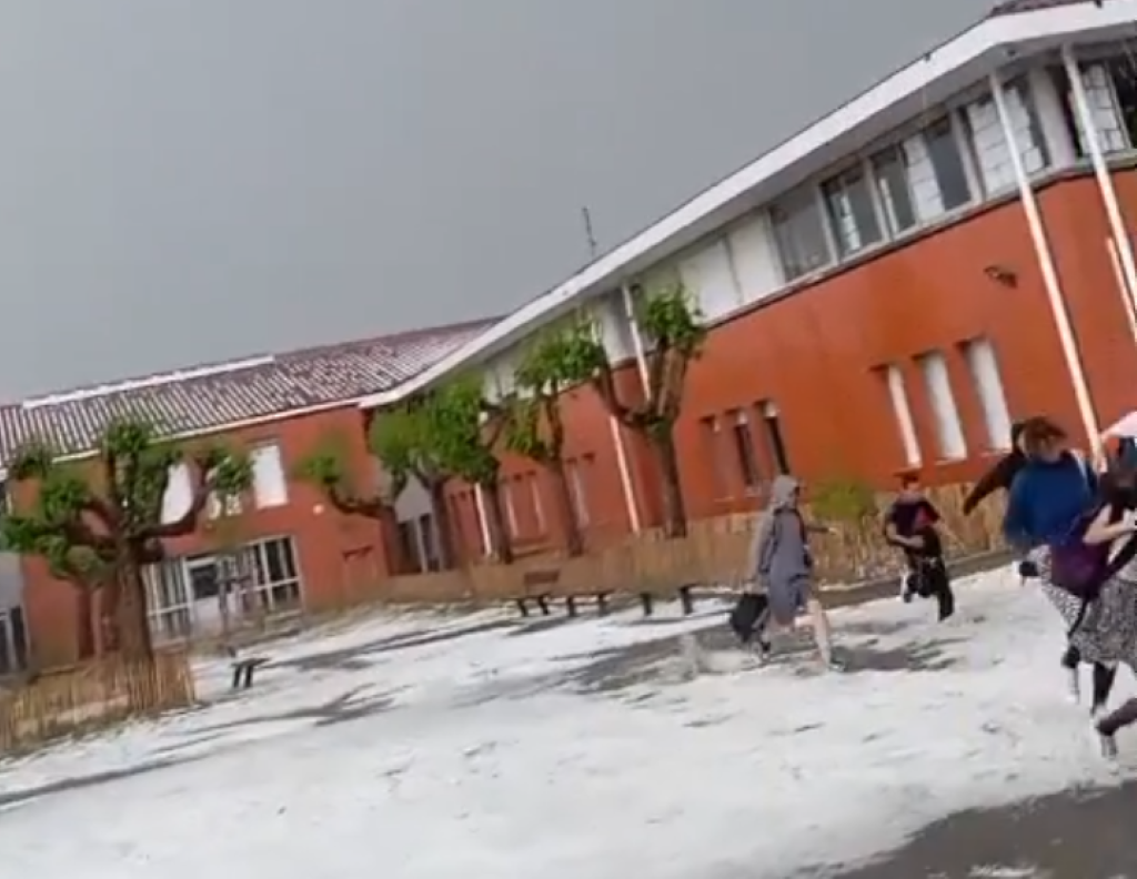 les élèves évacués, l'école fermée