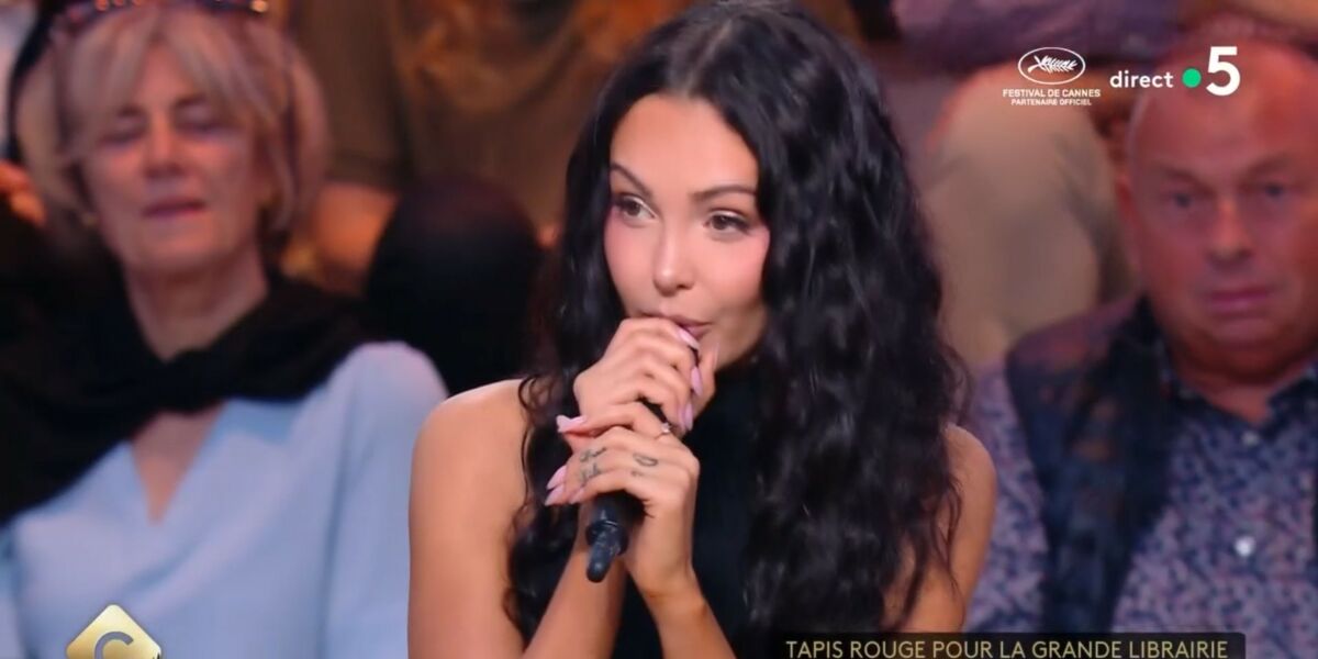 Nabilla cite un chroniqueur emblématique dans TPMP dans une séquence surréaliste dans C à vous