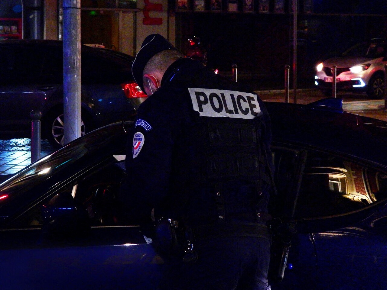 Près de Grenoble. L'intervention tourne mal, un homme s'en prend violemment à la police