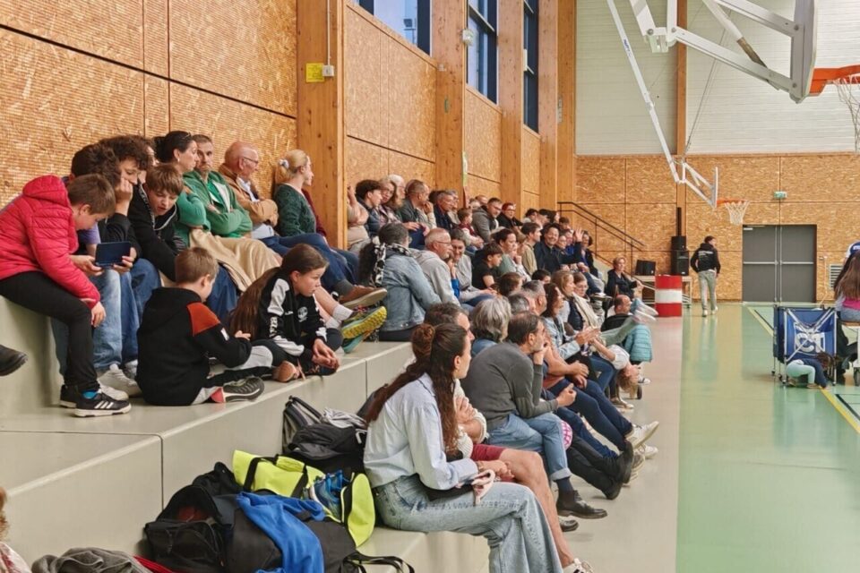 L'équipe masculine de Haute-Vilaine volley-ball a décroché la montée en Pré-nationale après sa victoire contre Ploemeur, samedi 24 mai 2025. 