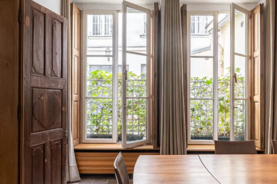 L'appartement est mis en vente 2,6 millions d'euros.