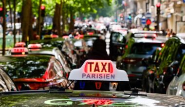 Des dizaines de taxis bloquent l’accès aux gares de Lyon et du Nord