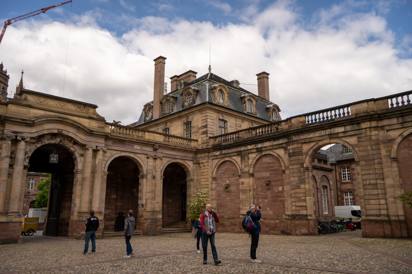 intérieur cour palais rohan