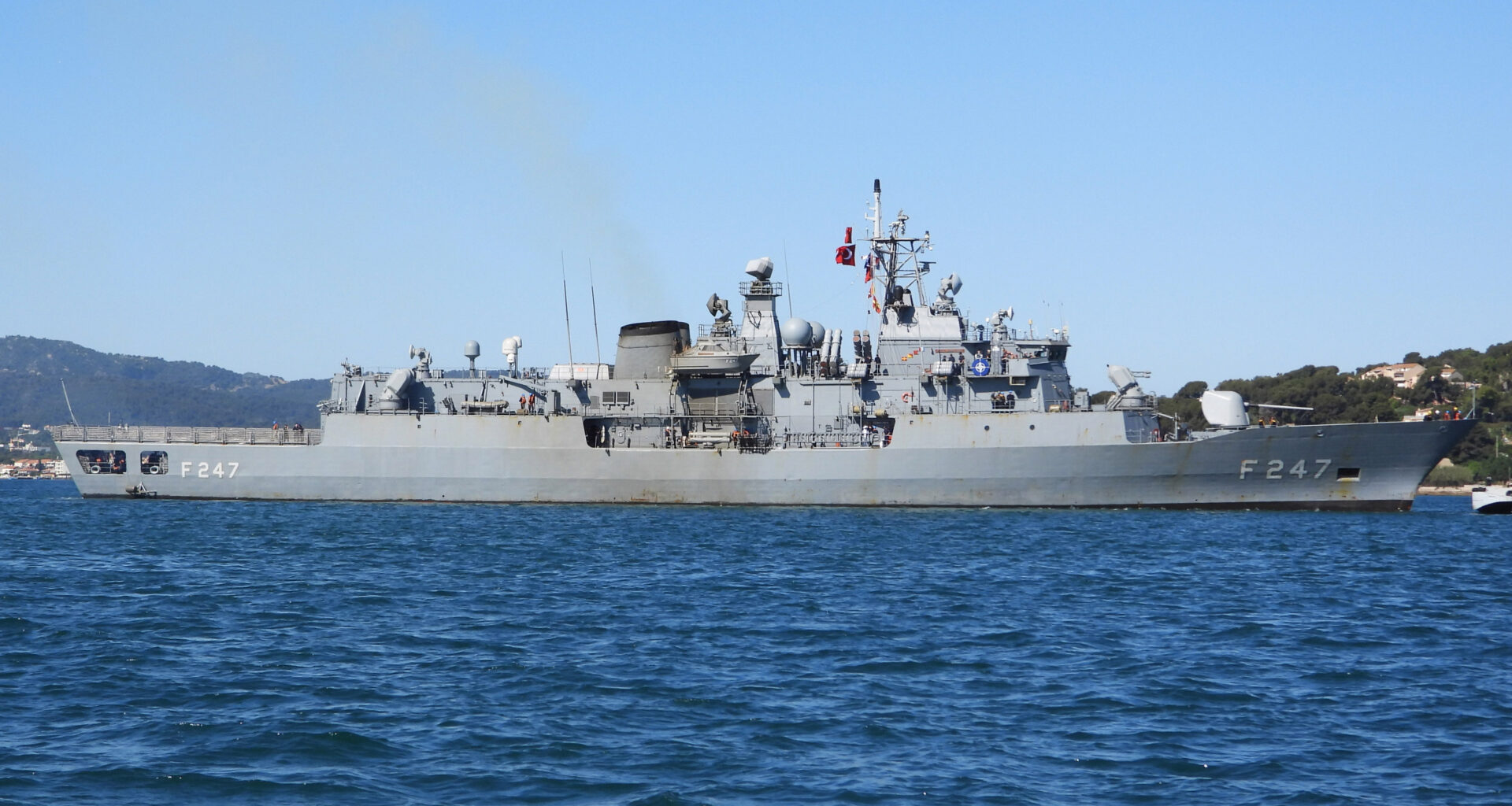 Cinq bâtiments des groupes navals de l’OTAN, dont trois turcs, de passage à Toulon