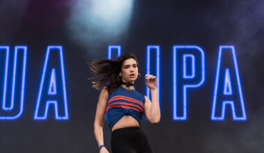 Dua Lipa aperçue dans Lyon, la star envoie un message aux Lyonnais avant ses concerts