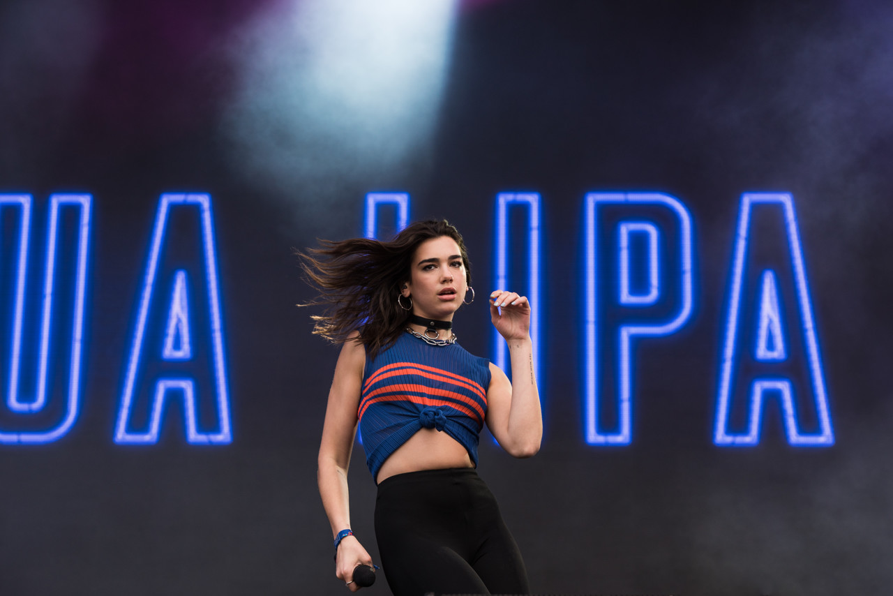 Dua Lipa aperçue dans Lyon, la star envoie un message aux Lyonnais avant ses concerts
