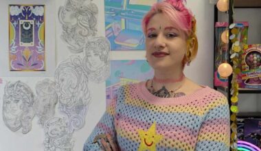 Avec son univers coloré, cette artiste de Bordeaux recouvre les tatouages ratés dans l'émission Tattoo Cover